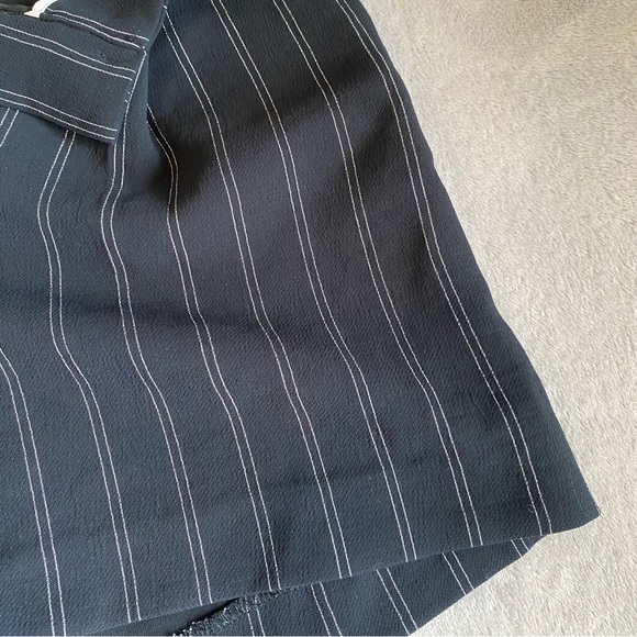 Aritzia Wilfred black pinstripe dress shorts size 0 - Picture 6 of 8